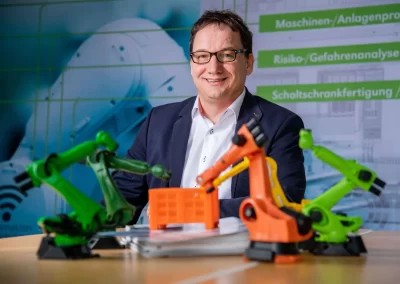 Businessfotografie – Ingenieur mit Robotik und Automatisierung