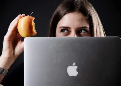 Businessfotografie – Kreatives Arbeiten am Laptop