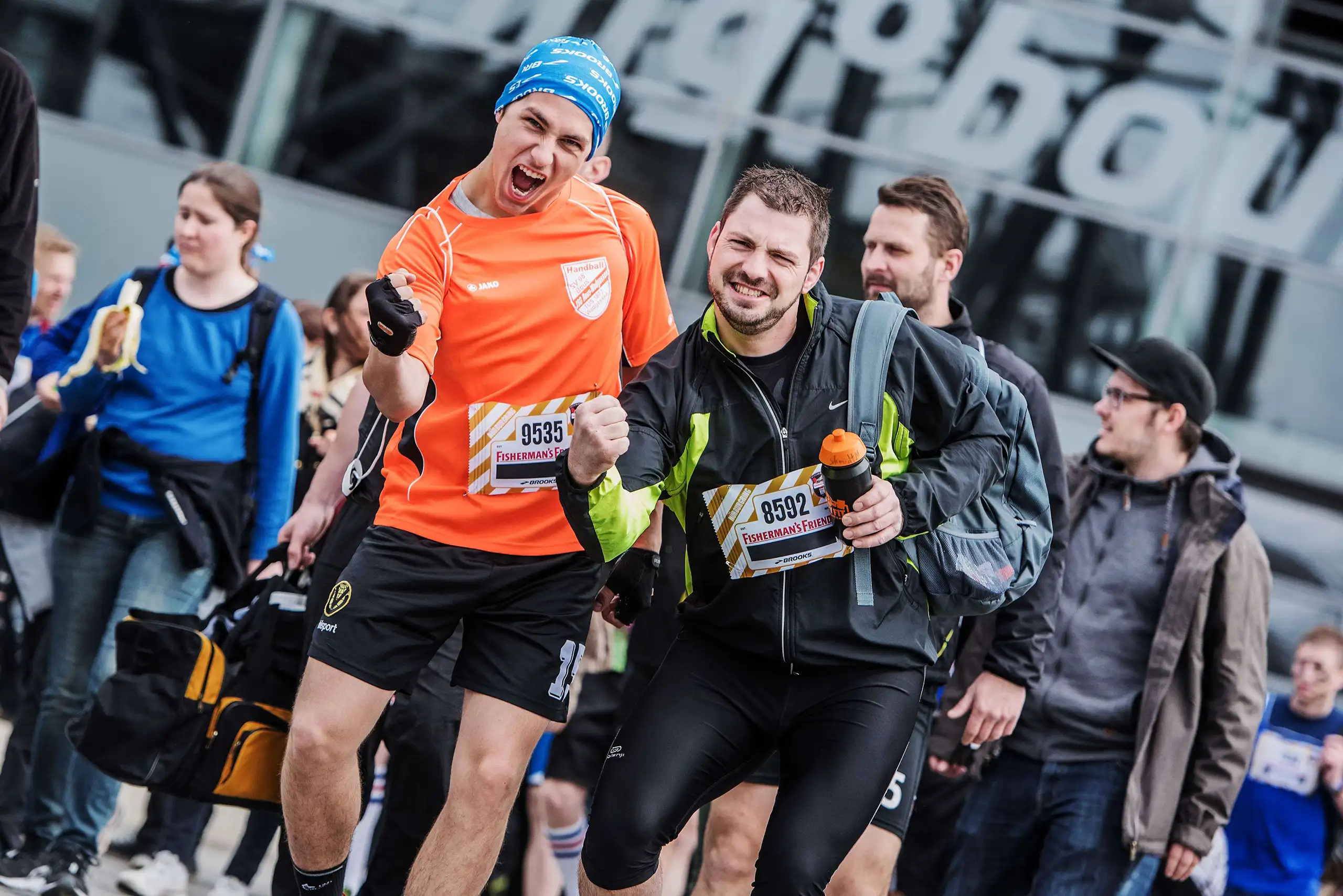 Sport Eventfotografie – Laufveranstaltung am Bodensee von PhototreeBodensee_Lindau_St_Gallen_Schweiz_2040-min Teilnehmer einer Laufveranstaltung beim Zieleinlauf – Sport Eventfotografie von Phototree
