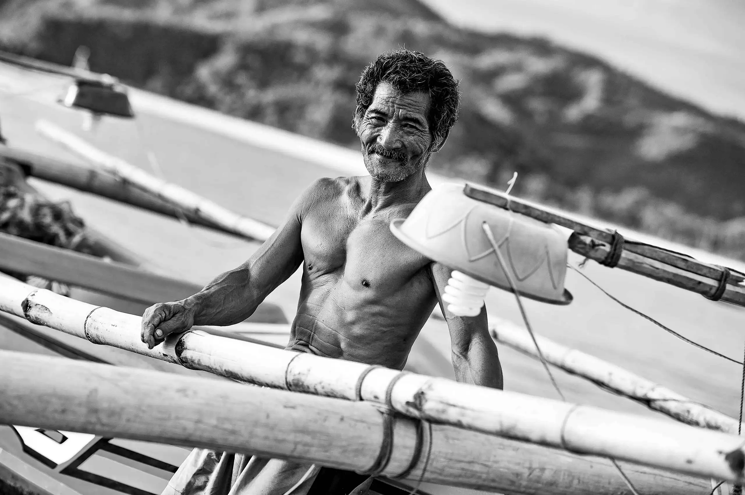 Schwarz-Weiß Fotografie – Fischer am Boot Schwarz-Weiß Fotografie – Fischer am Boot