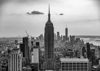 New York Skyline Schwarz-Weiß mit Empire State Building im Zentrum